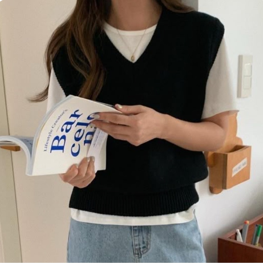 Gianni Bini Carolina Knit V-Neck Sleeveless Oversized Black Layer Sweater Vest